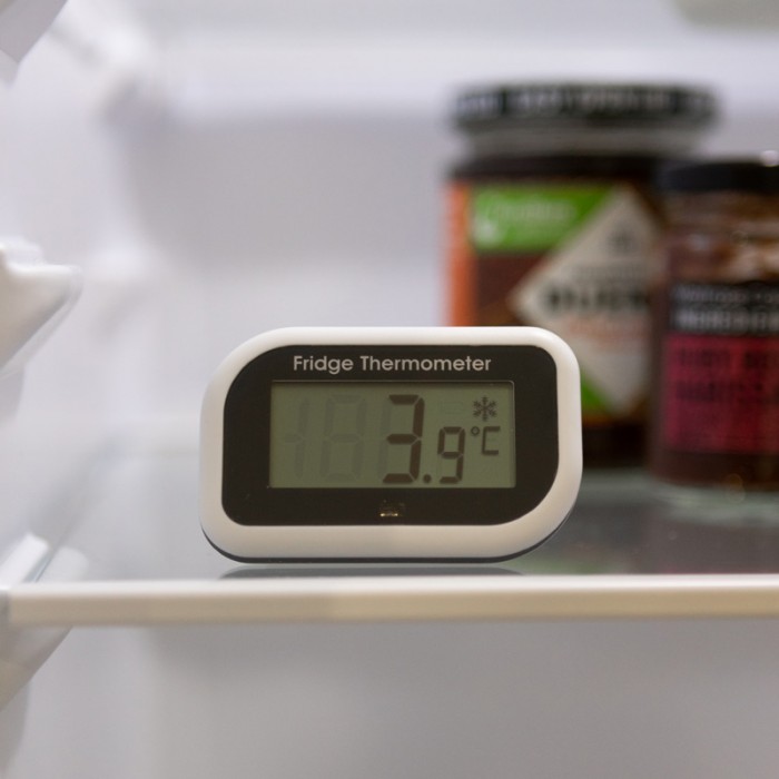 Digital fridge thermometer with safety zone indicator