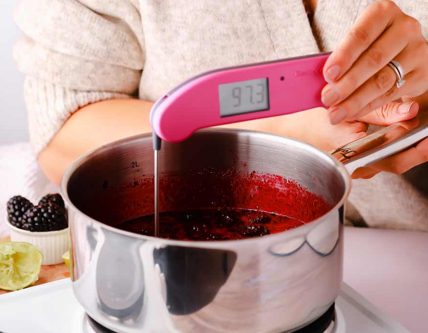 Raspberry Thermmapen ONE taking the temperature of blackberry jam