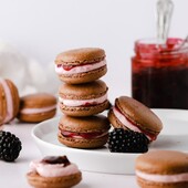 Chocolate macarons with blackberry jam 😍

Make the most of blackberry season with these bite-size autumnal treats by @mykitchendrawer 

Creating deliciously sticky jam is easy when you've got Thermapen on hand to take it up to the perfect setting temperature 🌡️

Visit thermapen.co.uk for the recipe.

#Thermapen #TeamTemperature #Blackberries #BlackberrySeason #JamMaking #HomemadeJam #Macarons #Baking