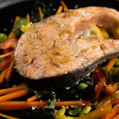 Baked salmon steaks with crunchy Thai salad 🌶️
 
Packed with vitamins and omega 3, this quick and healthy recipe makes the perfect midweek meal 💪🏻.
 
Serves 4 – 6.
 
For the salmon: 
 
	•	4-6 salmon steaks
	•	Olive oil
	•	2 lemons (thinly sliced)
	•	Seasoning
 
For the dressing:
 
	•	3 garlic cloves (crushed)
	•	3cm fresh ginger (grated)
	•	Zest and juice of 1 lime
	•	50ml light soy sauce
	•	50g honey
	•	250ml peanut oil
	•	50ml sesame oil
 
For the salad:
 
500g frozen edamame beans
400g kale
3 large carrots (peeled)
1 red pepper
1 yellow pepper
50g fresh coriander
2 spring onions
Sesame and pumpkin seeds
 
Method:
 
	1.	Cook the edamame beans according to the packet.
	2.	Thinly slice the baby kale, carrot, peppers, spring onions and coriander. Mix together.
	3.	Toast your sesame and pumpkin seeds and add to the salad.
	4.	To make the dressing combine all ingredients. Keep enough to spoon over each salmon steak. Add the remaining to the salad.
	5.	Season the salmon with salt, pepper and oil.
	6.	Line a baking dray with the slices of lemon. Place each piece of salmon skin-side down onto the lemon slices.
	7.	Bake the salmon until it reaches around 60C.
	8.	Drizzle the steaks with the left-over dressing and serve with a generous amount of salad.

#salmon #salmondinner #midweekmeals #dinnerideas #healthyrecipes #teamtemperature