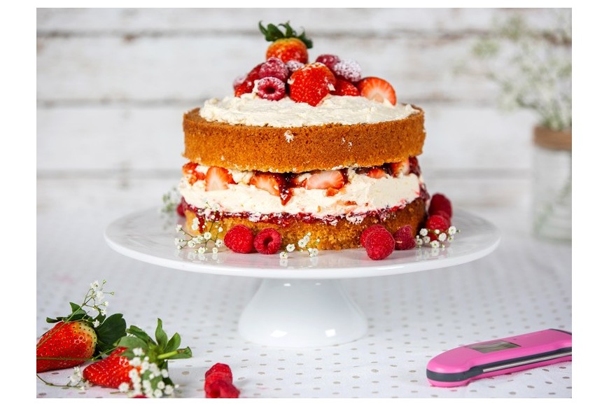 Happy Birthday 'Victoria sponge' cake | Easy baking recipes desserts, Birthday  cakes for men, Easy baking recipes
